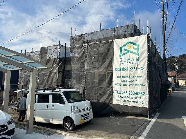 富士吉田市でビケ足場とメッシュシートの設置方法と重要性について
